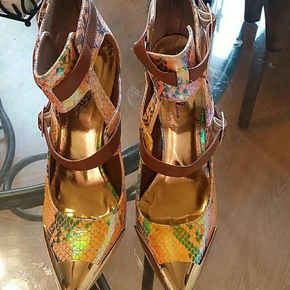 Snake print heels - Picture 2 of 3